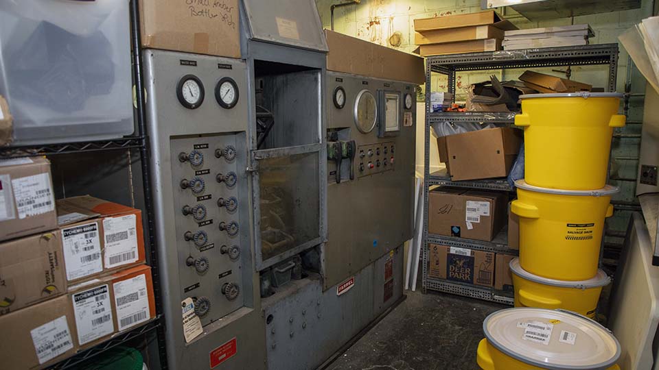 The unorganized supply room before the team of operators took the initiative to make it more efficient.<br />
 