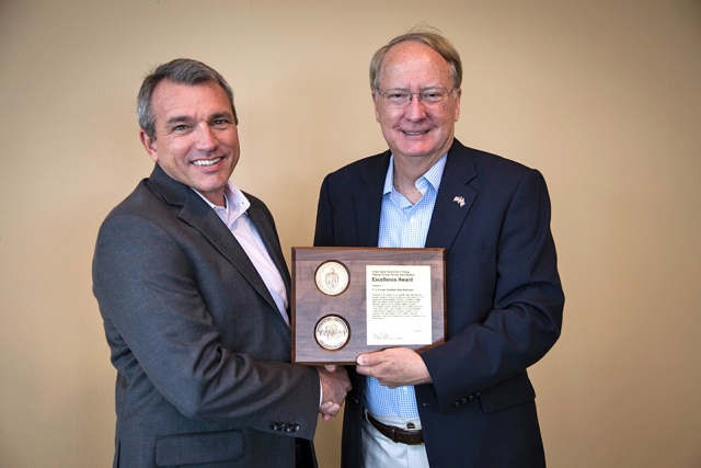 Ken Harrawood, CNS’s senior director for Legacy Facilities Disposition, accepts the NA-50 award for Y-12 Excess Facility Risk Reduction from NNSA Administrator Lt. Gen. Frank Klotz (Ret.).