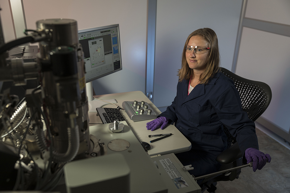 Researcher with a Scanning Electron Microscope. 