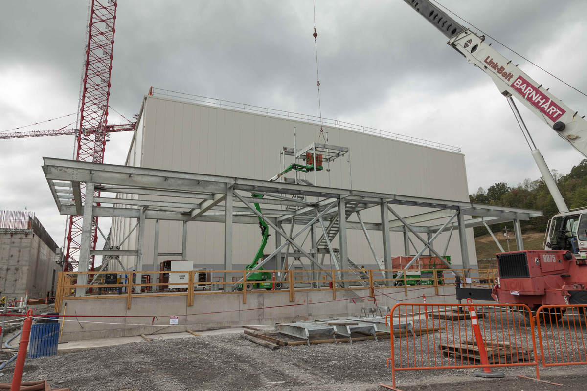 The first upper decking concrete placement took place at the Uranium Processing Facility Salvage and Accountability Building. The skilled craft workforce continues to prepare additional sections for upcoming concrete placements. 