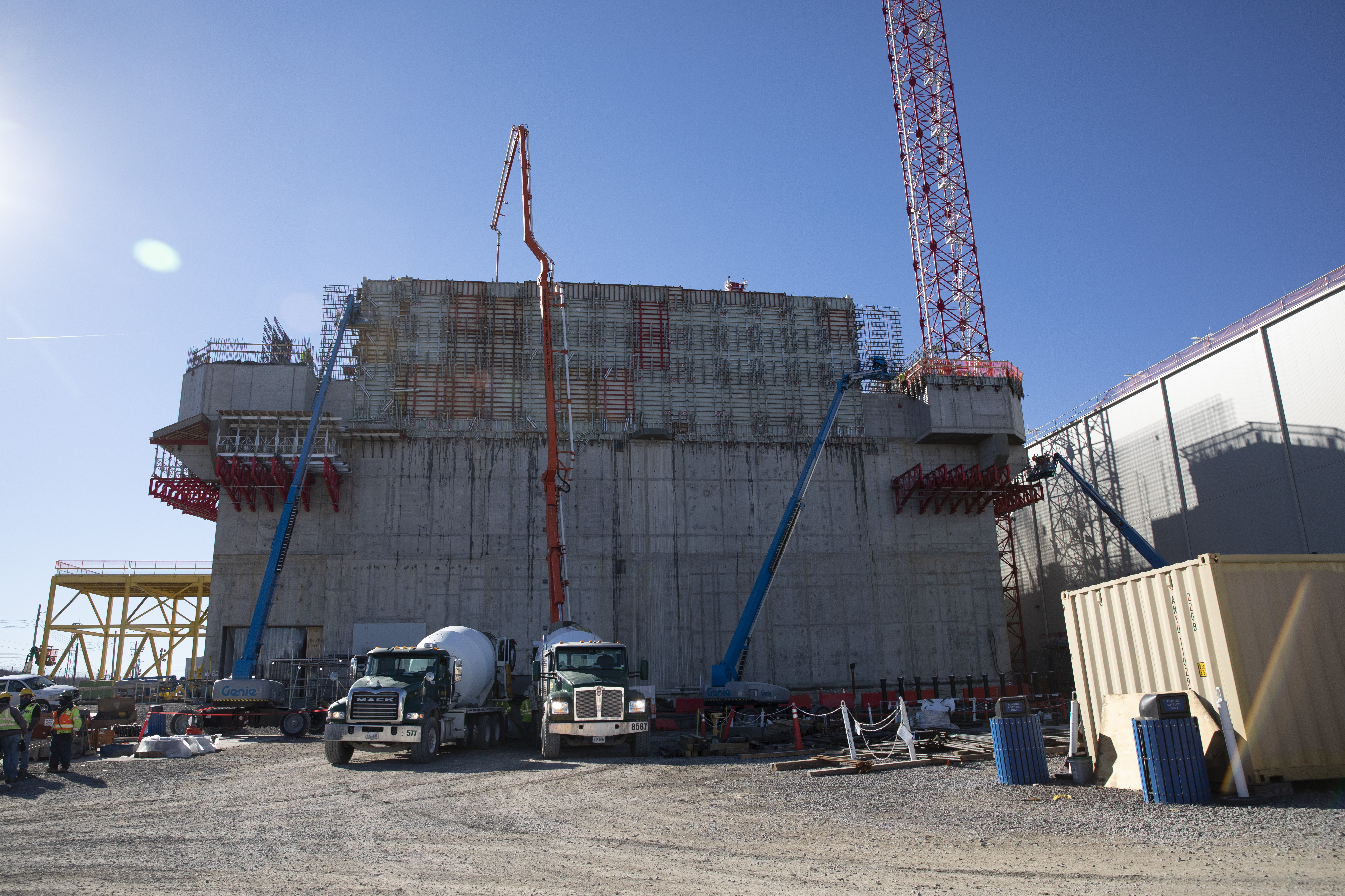 Crews at the Main Process Building pour concrete to complete it’s first wall placement for the third level.