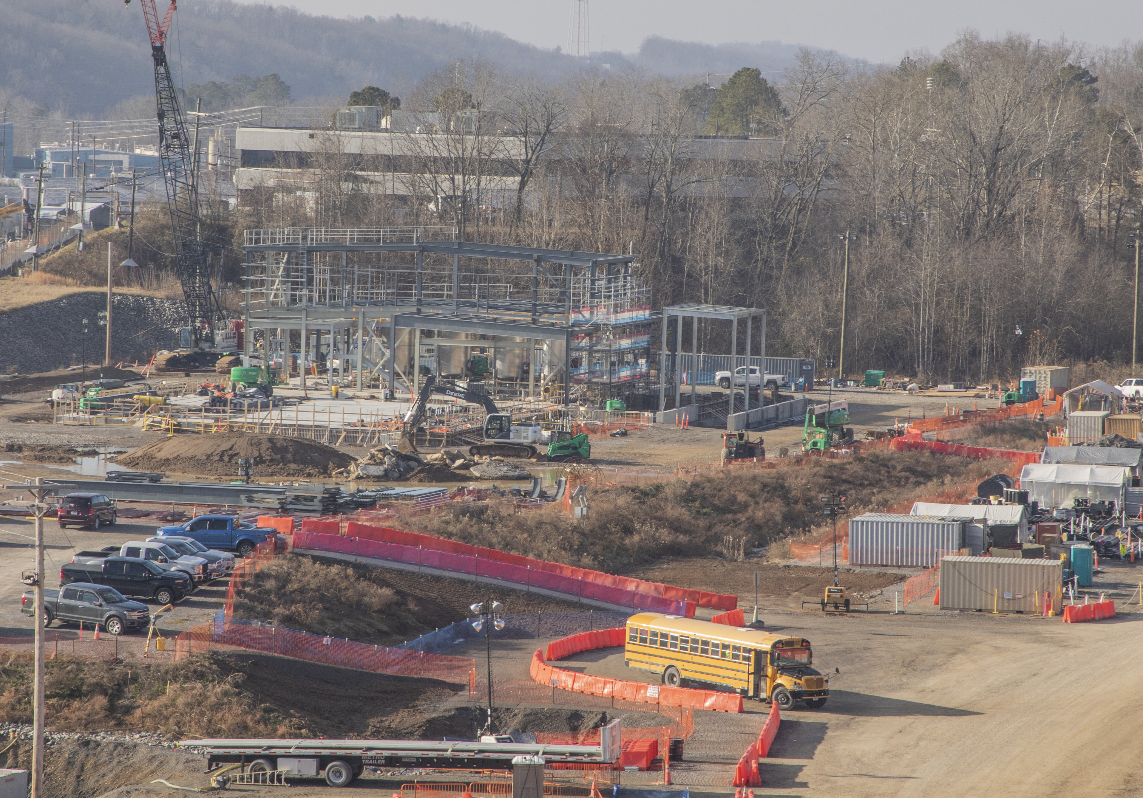 Work progresses at the Process Support Facilities with installation of structural steel. The subproject will achieve the “in the dry” milestone in March 2021.
