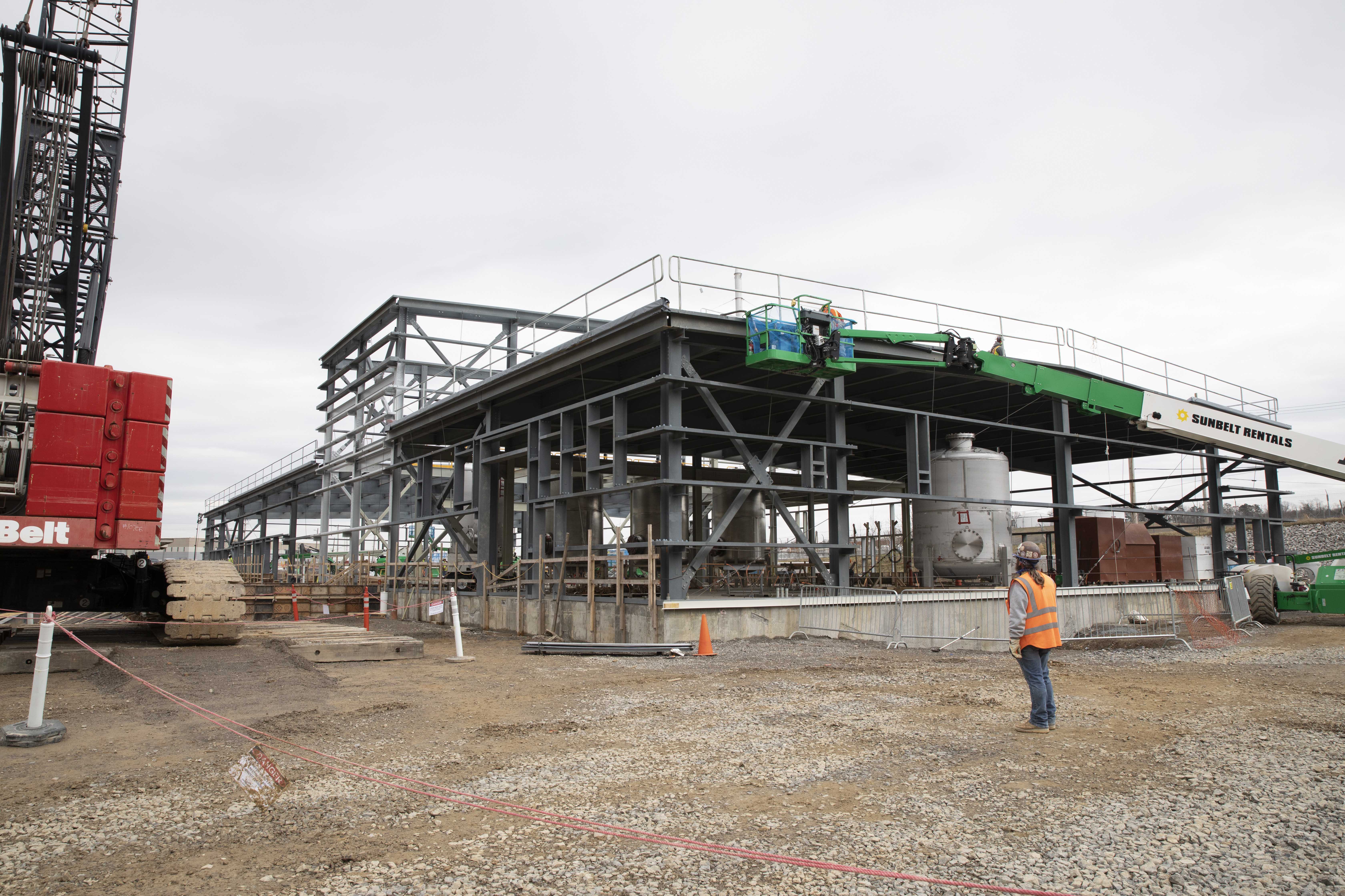 The UPF Process Support Facilities building was successfully topped out and the installation of structural steel is complete.
