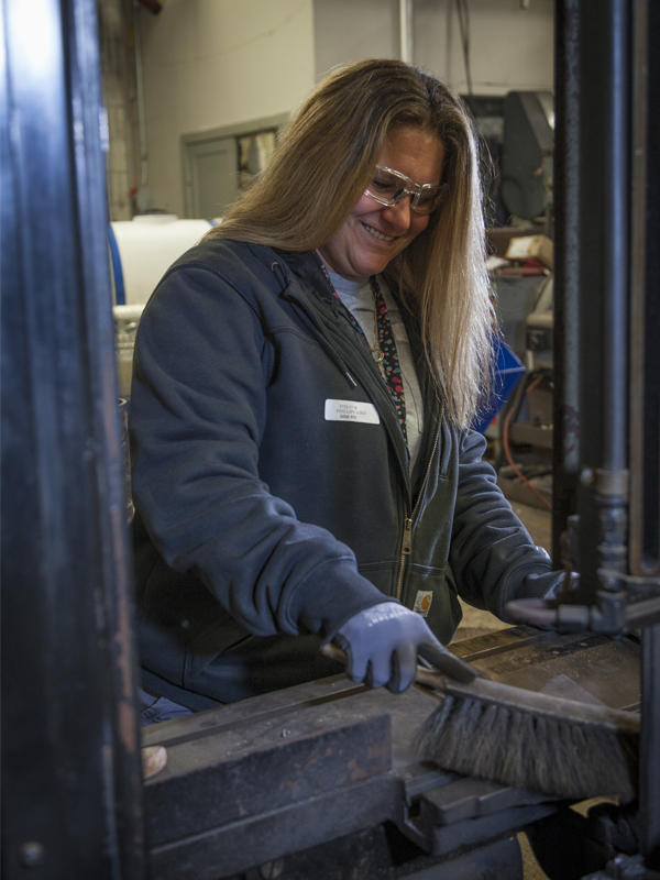 Alexandra Phillips, an ironworker/rigger apprentice
