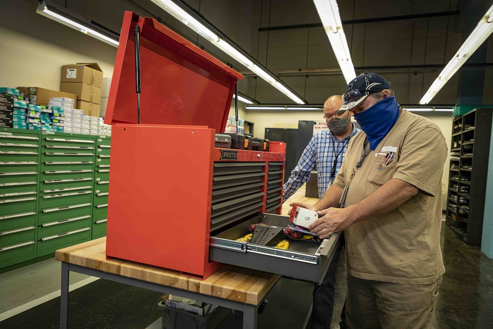 Supervisor Jeff Prince, left, and machinist Chad Huff