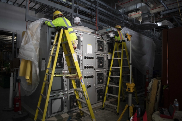 Installation of the 13.8kV switchgear in the Uranium Processing Facility’s Mechanical Electrical Building