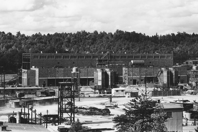 Building 9204-4 (Beta-4) under construction in August of 1943.