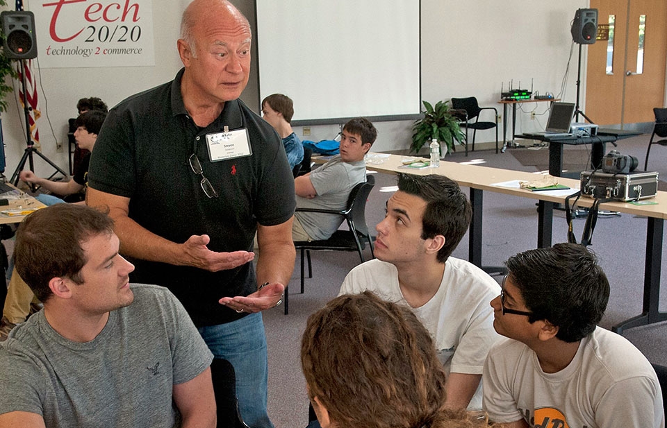Steve Dekanich shares his enthusiasm for materials science with students at the ASM International Materials Camp.